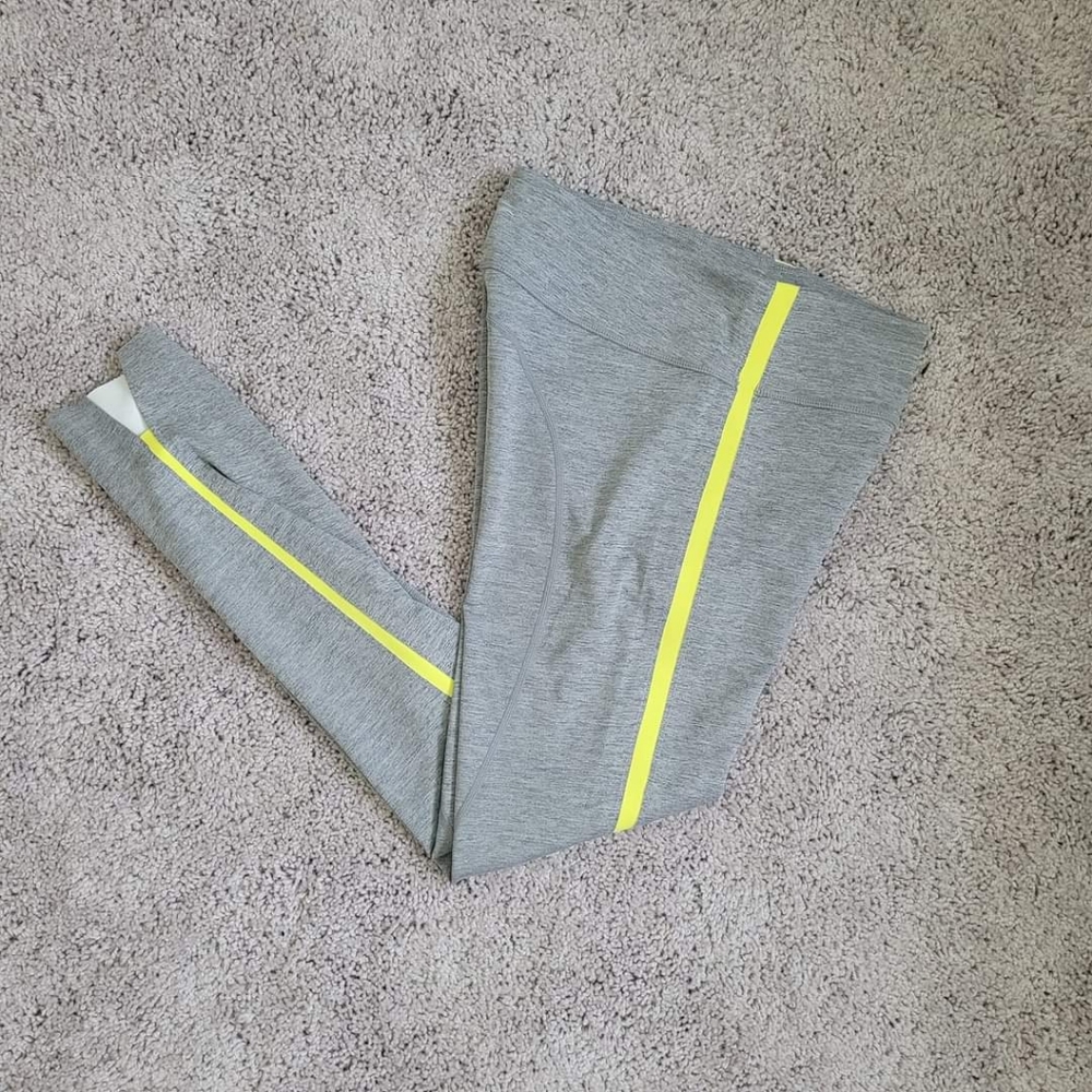 Gray Neon Tape Light n Luxe Hi Rise 24" Size 4